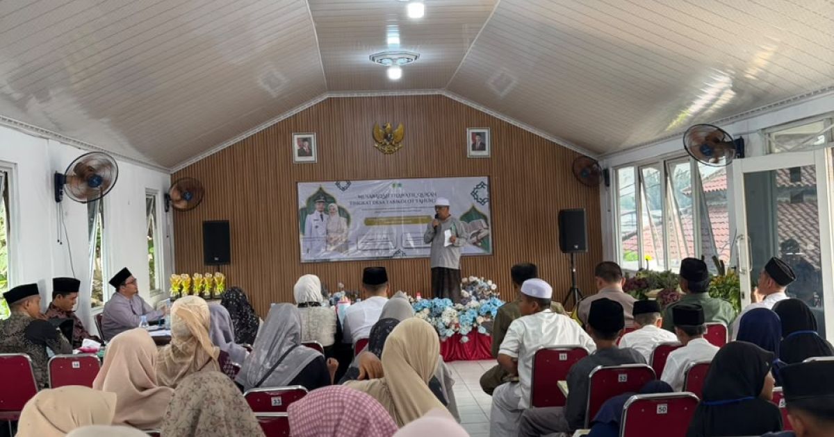 Pemerintah Desa Tarikolot, Kecamatan Citeureup, Kabupaten Bogor, menyalurkan santunan kepada 117 anak yatim dan piatu sebagai bentuk kepedulian sosial dan upaya memperkuat semangat kebersamaan di masyarakat.