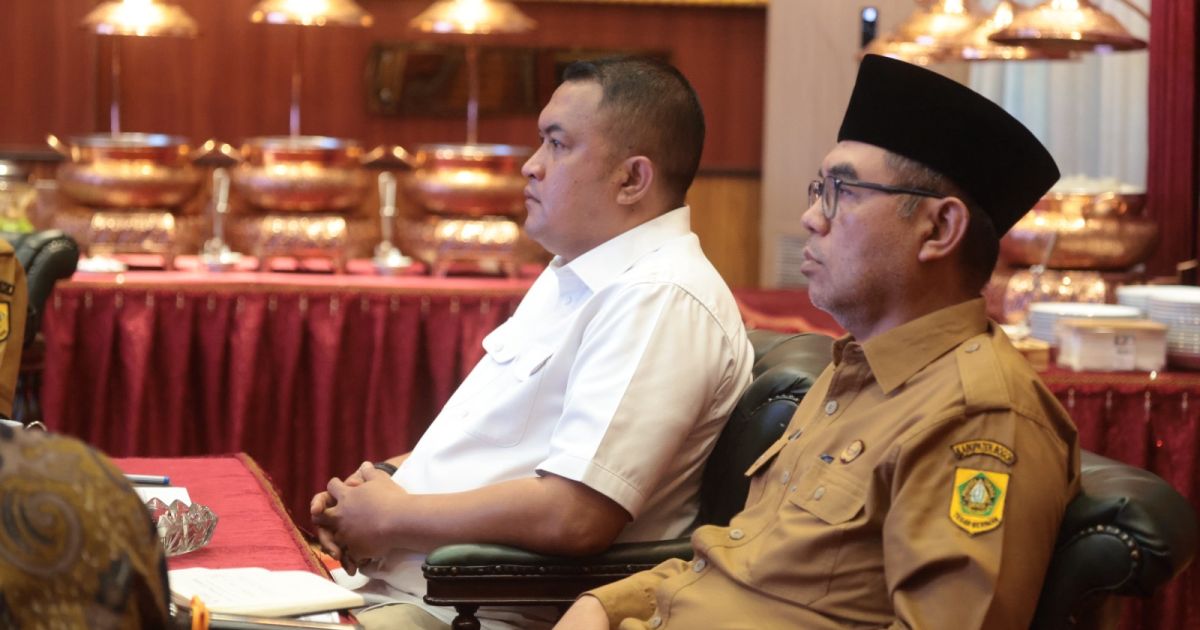 Bupati Bogor Rudy Susmanto didampingi Sekda Ajat saat rapat koordinasi bersama PT TUV Rheinland Indonesia, PT Widya Adi Tunggal Transportasi, unsur BUMD, dan sejumlah perangkat daerah terkait, Senin (20/7/2026).