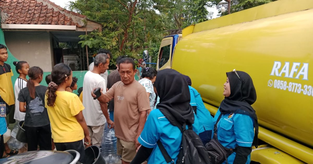 KNPI Jasinga dan Yayasan Selendang Anak Bangsa Salurkan 8.000 Liter Air Bersih untuk Warga Terdampak Kekeringan