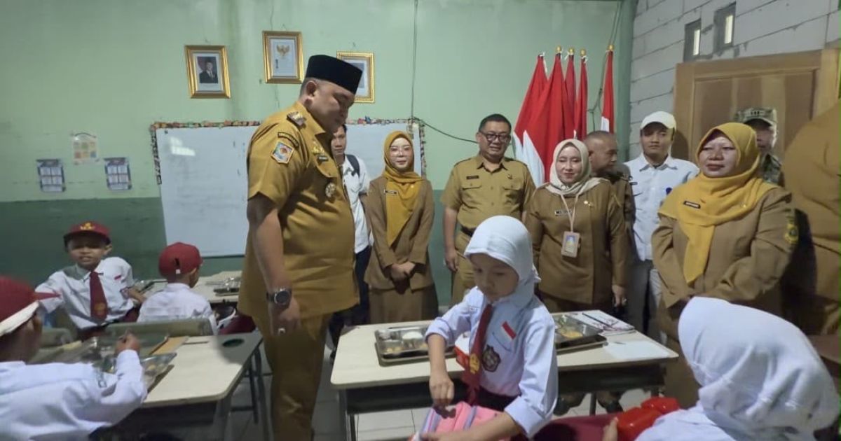 Rudy Susmanto Tinjau Pelaksanaan MBG di SDN Lulut 05, Siswa Minta Program Terus Berlanjut
