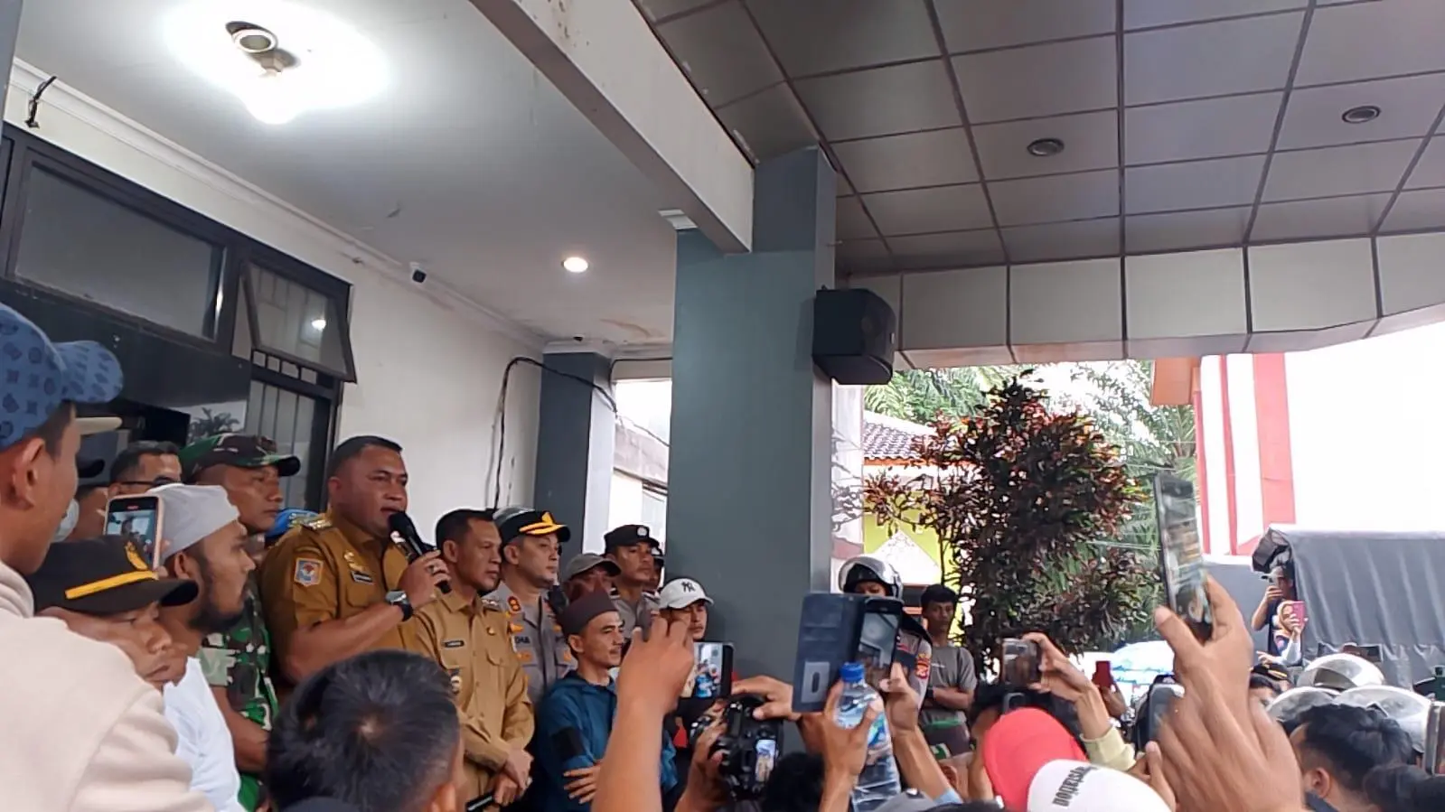 Rudy Susmanto Temui Ribuan Massa di Cigudeg, Bansos Ditambah Jadi 15 Ribu Penerima