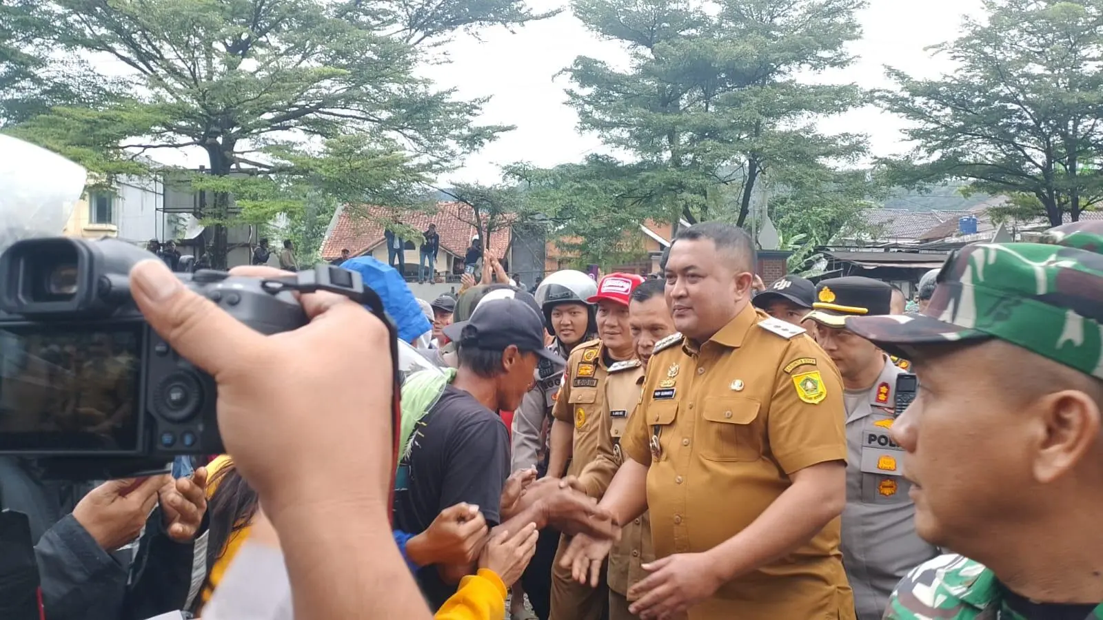 Ribuan Warga Demo Dampak Tambang, Rudy Susmanto Turun ke Lokasi