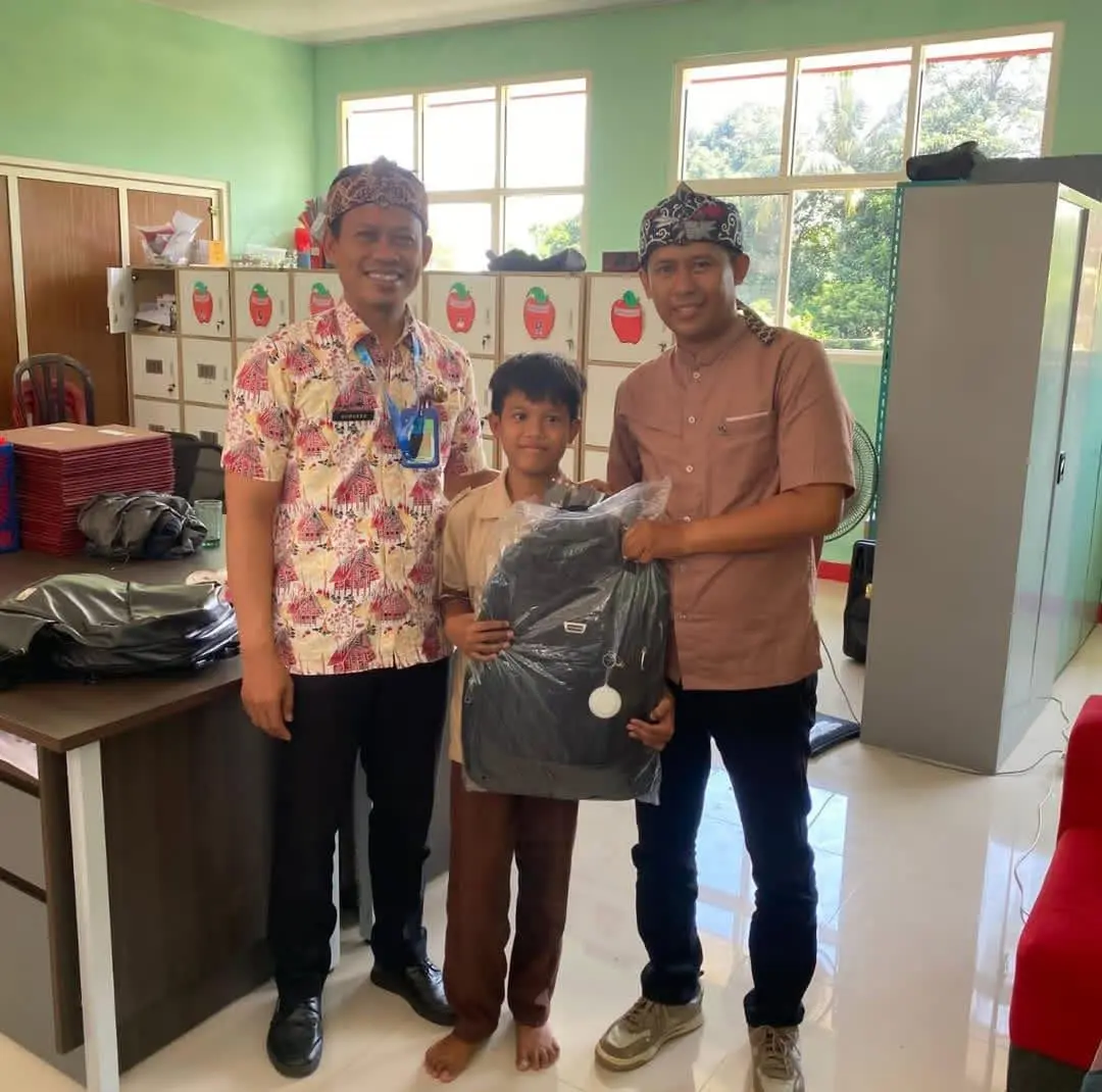 Penerapan SPM Pendidikan, Ribuan Siswa SD di Bogor Terima Bantuan Perlengkapan Sekolah