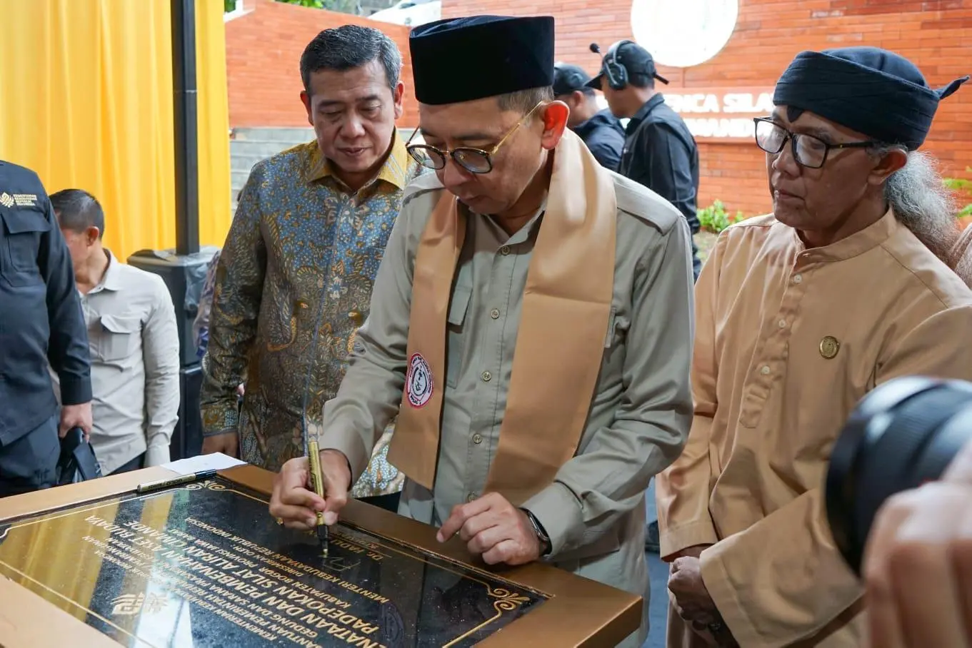 Menbud RI Resmikan Padepokan Silat Cimande di Festival Rakyat Cimande