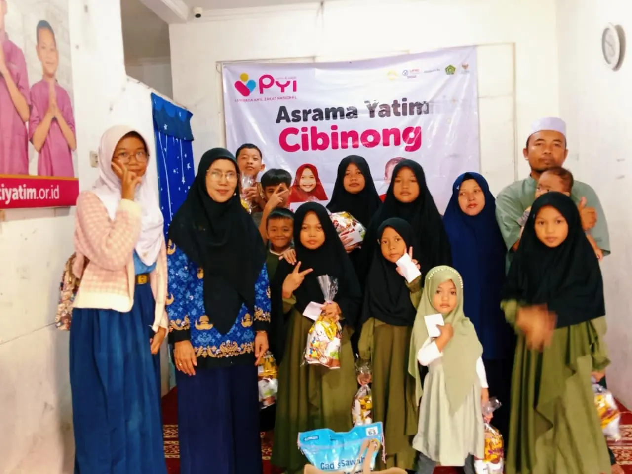 Menutup Semester I, DMC SMPN 2 Cibinong Salurkan Sembako ke Panti Yatim