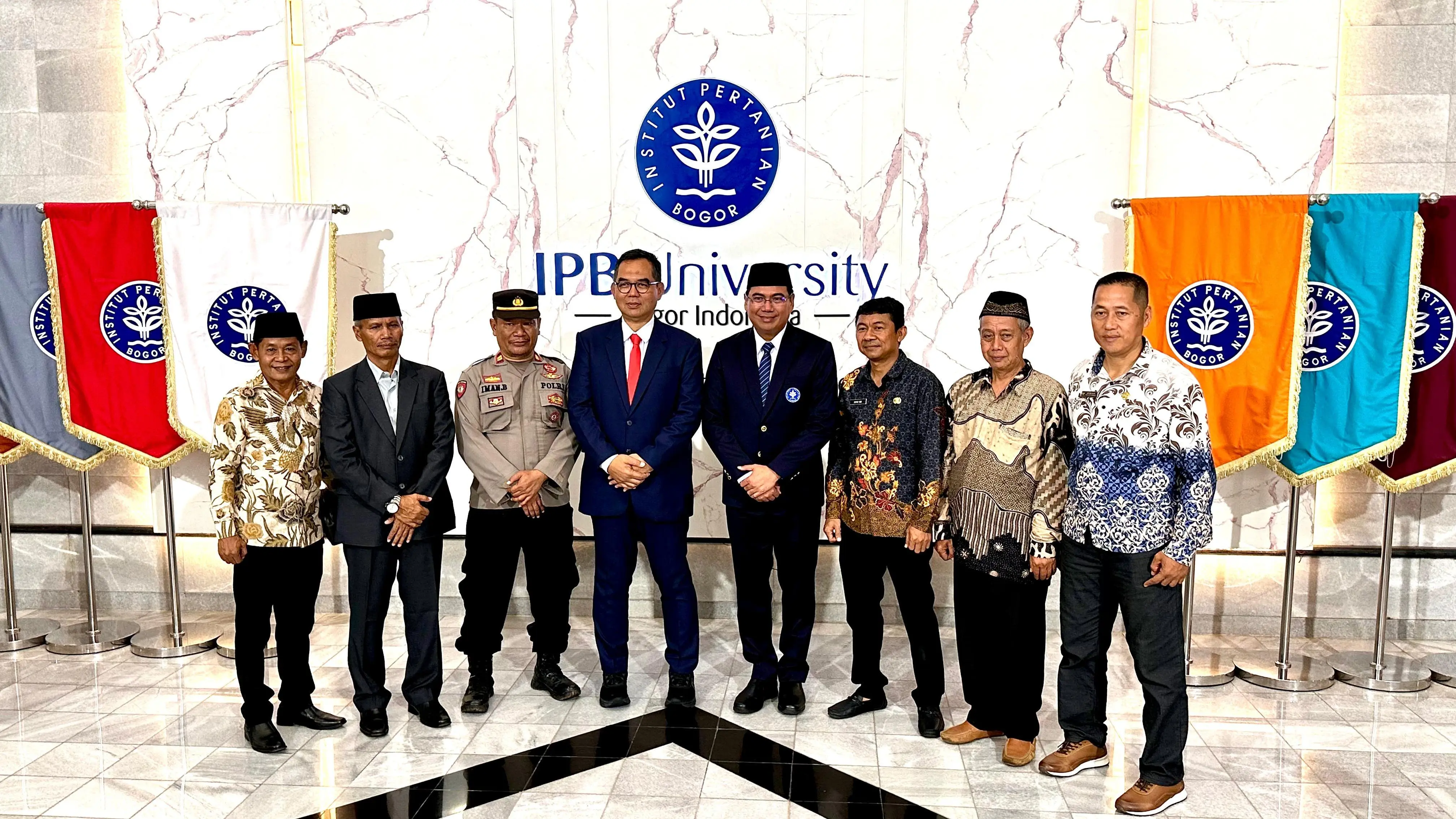 Pemkab Bogor Perkuat Sinergi dengan IPB University, Sekda Ajat Hadiri Pelantikan PAW Rektor