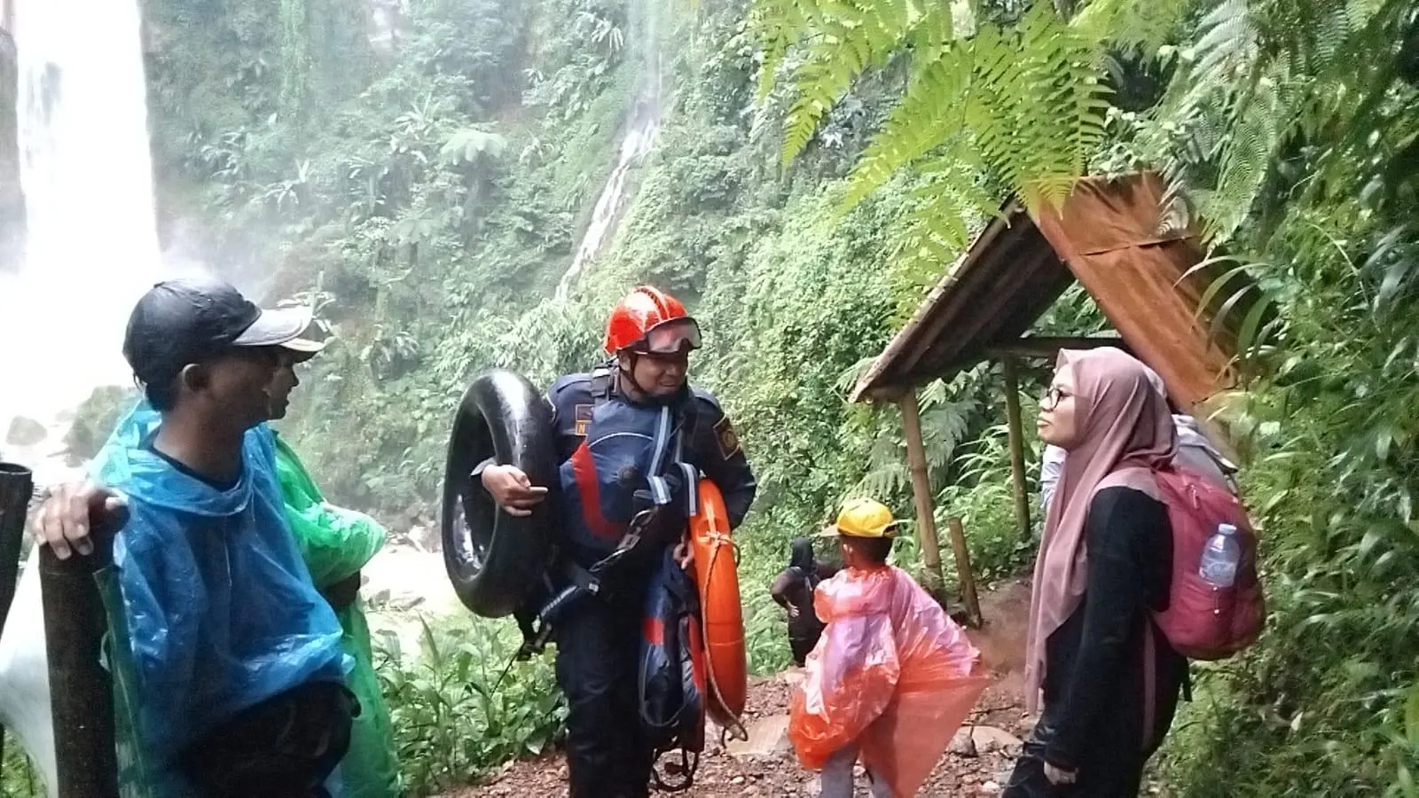 Lima Wisatawan Terjebak di Sungai Curug Seribu Pamijahan