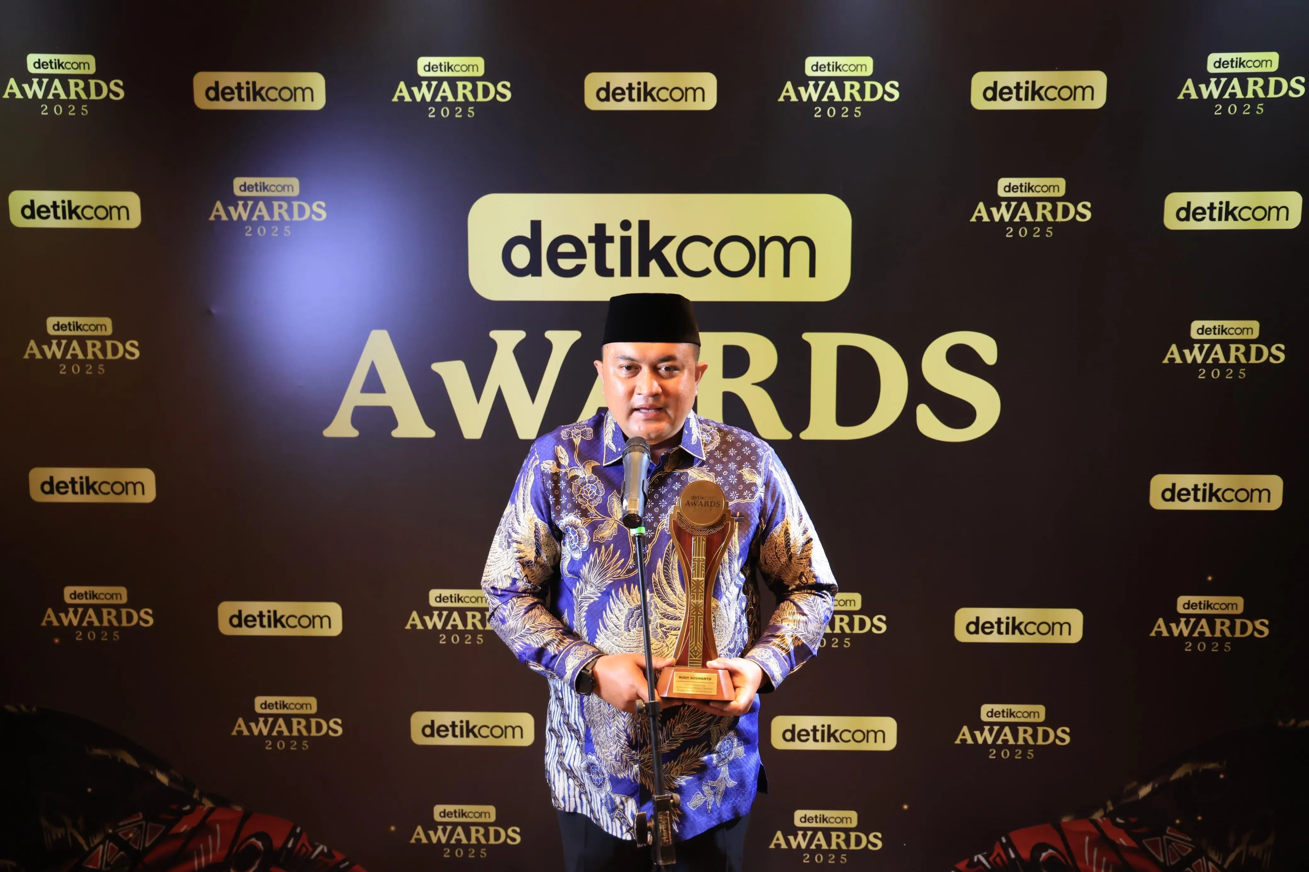 Bupati Rudy Susmanto Raih Nominasi Tokoh Pendorong Ekonomi Berbasis Budaya & Pariwisata pada Detikcom Award 2025