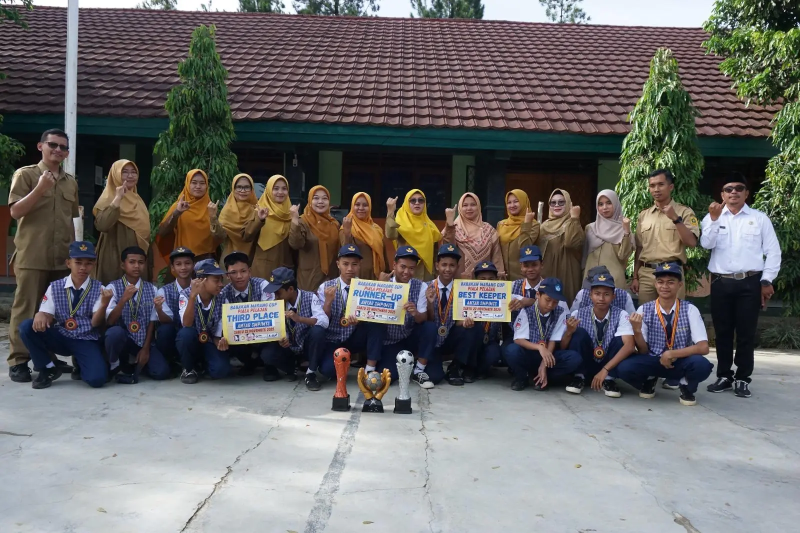 SMPN 2 Babakan Madang Ukir Prestasi, Sabet Podium & Best Keeper di Babakan Madang Cup