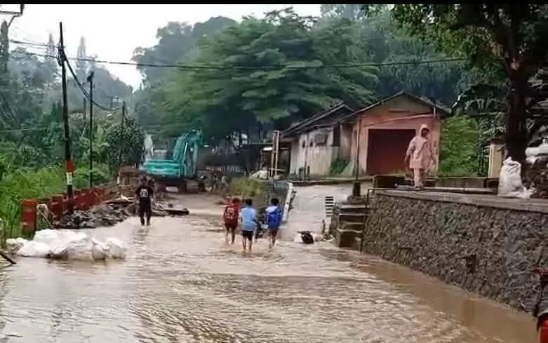 Pemasangan Box Culvert Di Jalan Veteran Telukpinang Bukan Solusi Atasi Banjir, Warga Kecewa