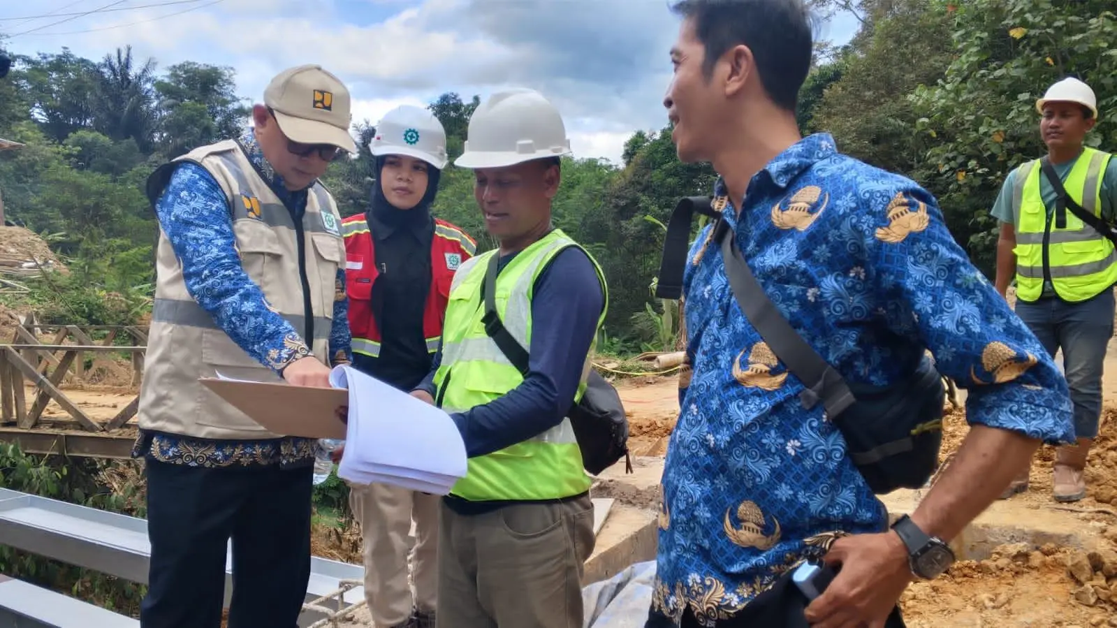 Jembatan Ciparigi Sentuh 60%, Akses ke Desa Malasari Segera Terbuka!