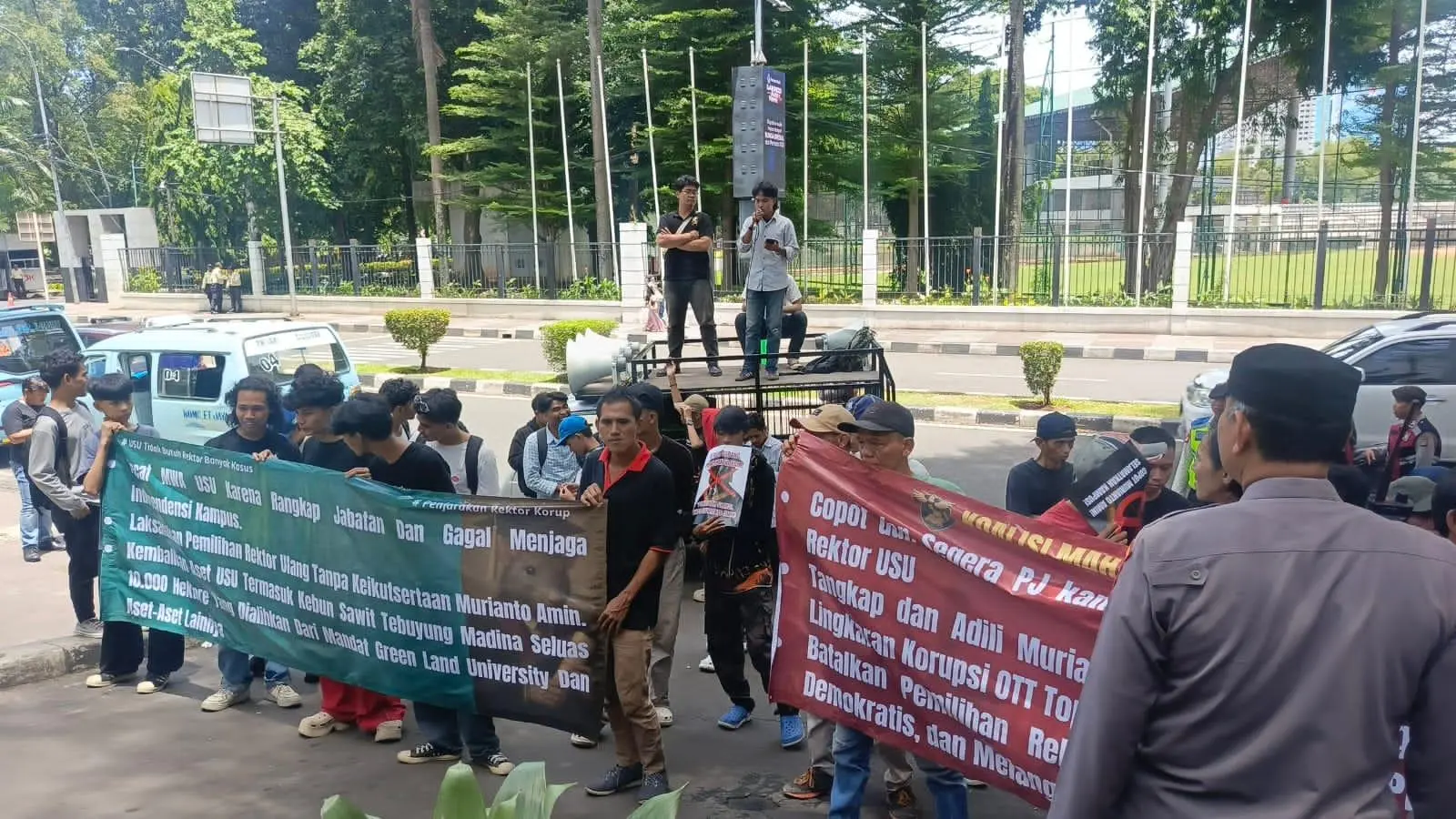 Pemilihan Rektor USU Diduga Menyimpang, Mahasiswa Serahkan Bukti ke KPK