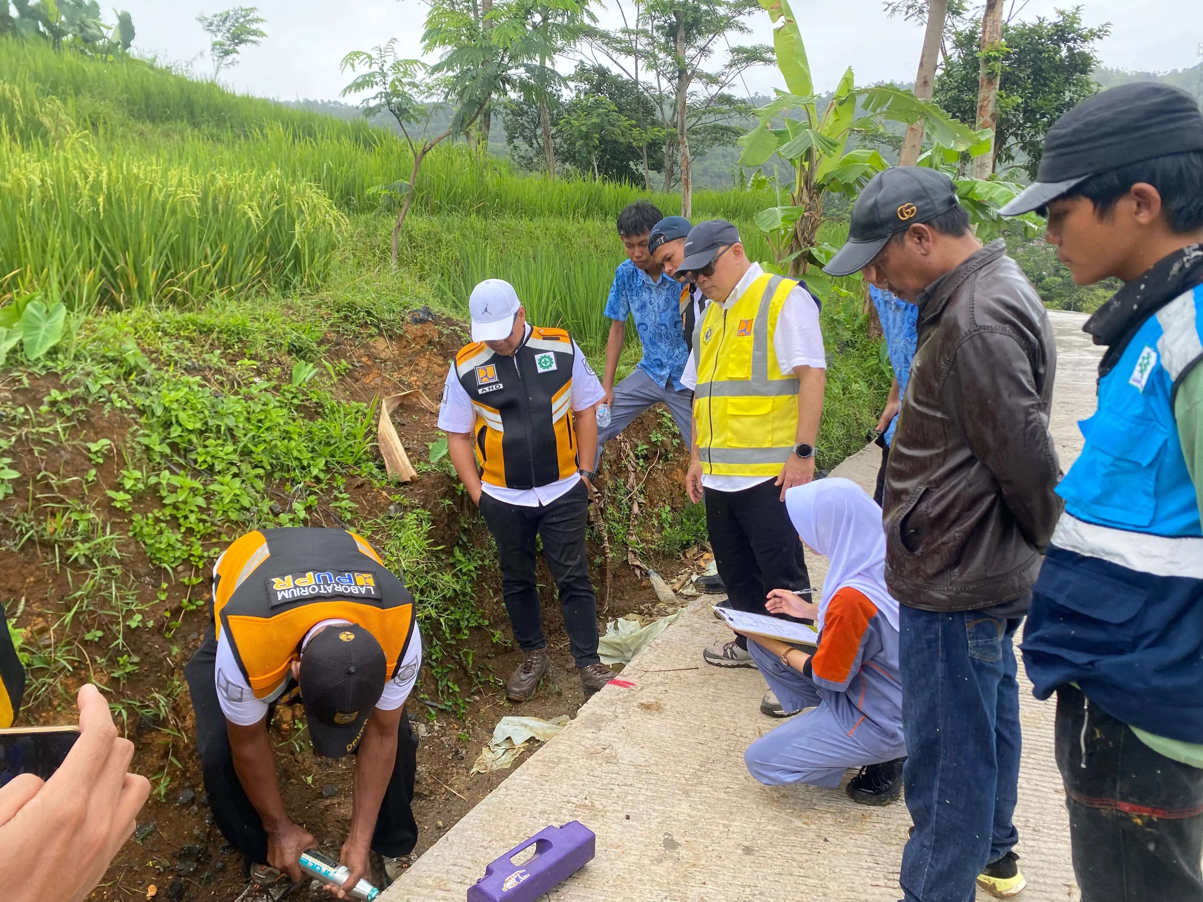 Jalan Cigudeg-Kiarasari: Rekonstruksi Dikebut, Kualitas Beton Dijaga Ketat