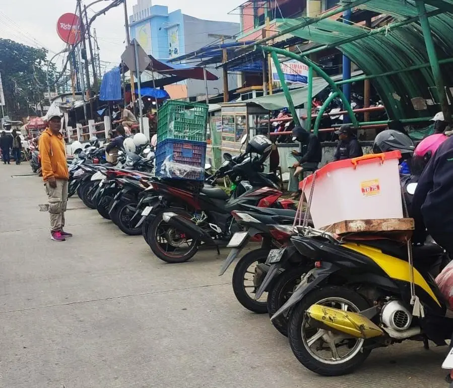 Ciawi: PKL Digusur, Parkir Liar Kebal Hukum?