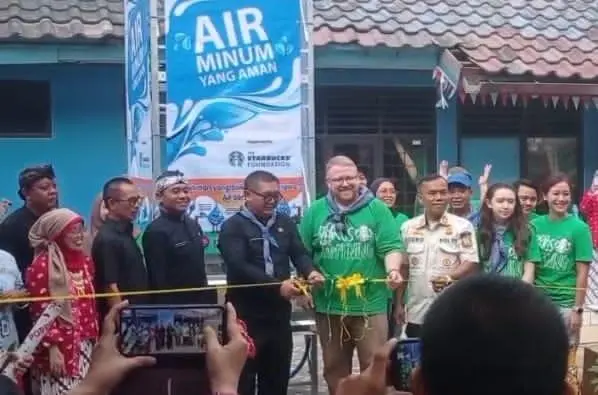 Starbucks dan Planet Water Sediakan Air Bersih di SDN Citeureup 02 dan Puspanegara 03