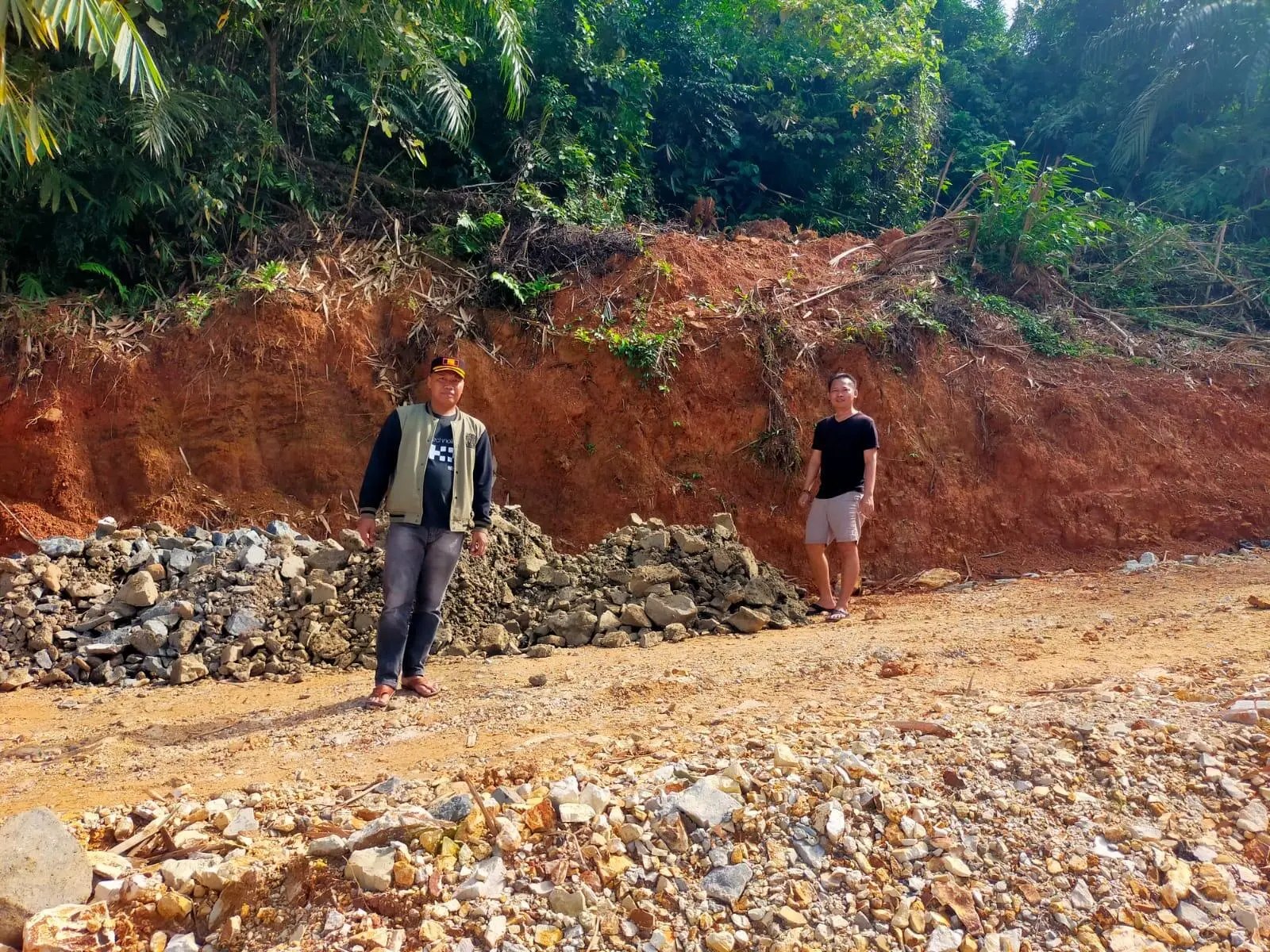 U-Ditch di Jalan Ngasuh–Cileuksa Rusak, Satpol PP Jasinga Lakukan Peninjauan