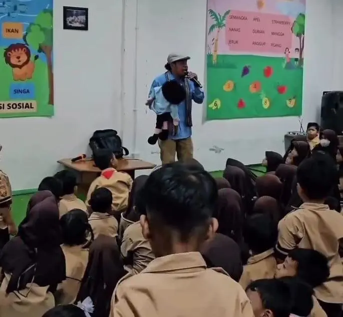 SDN Ciriung 02 Kenalkan Sejarah dan Dongeng Lewat Kunjungan ke “Pustaka Ceria” Perpusda Bogor