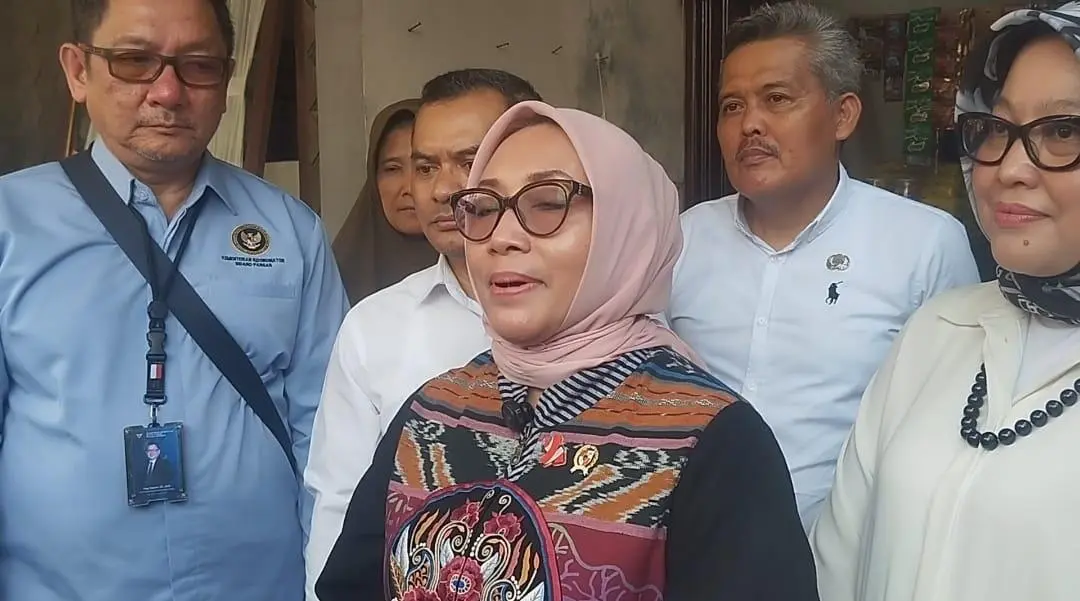 Menteri PPPA Arifatul Choiri Tinjau Koperasi Desa Merah Putih di Teluk Pinang Ciawi