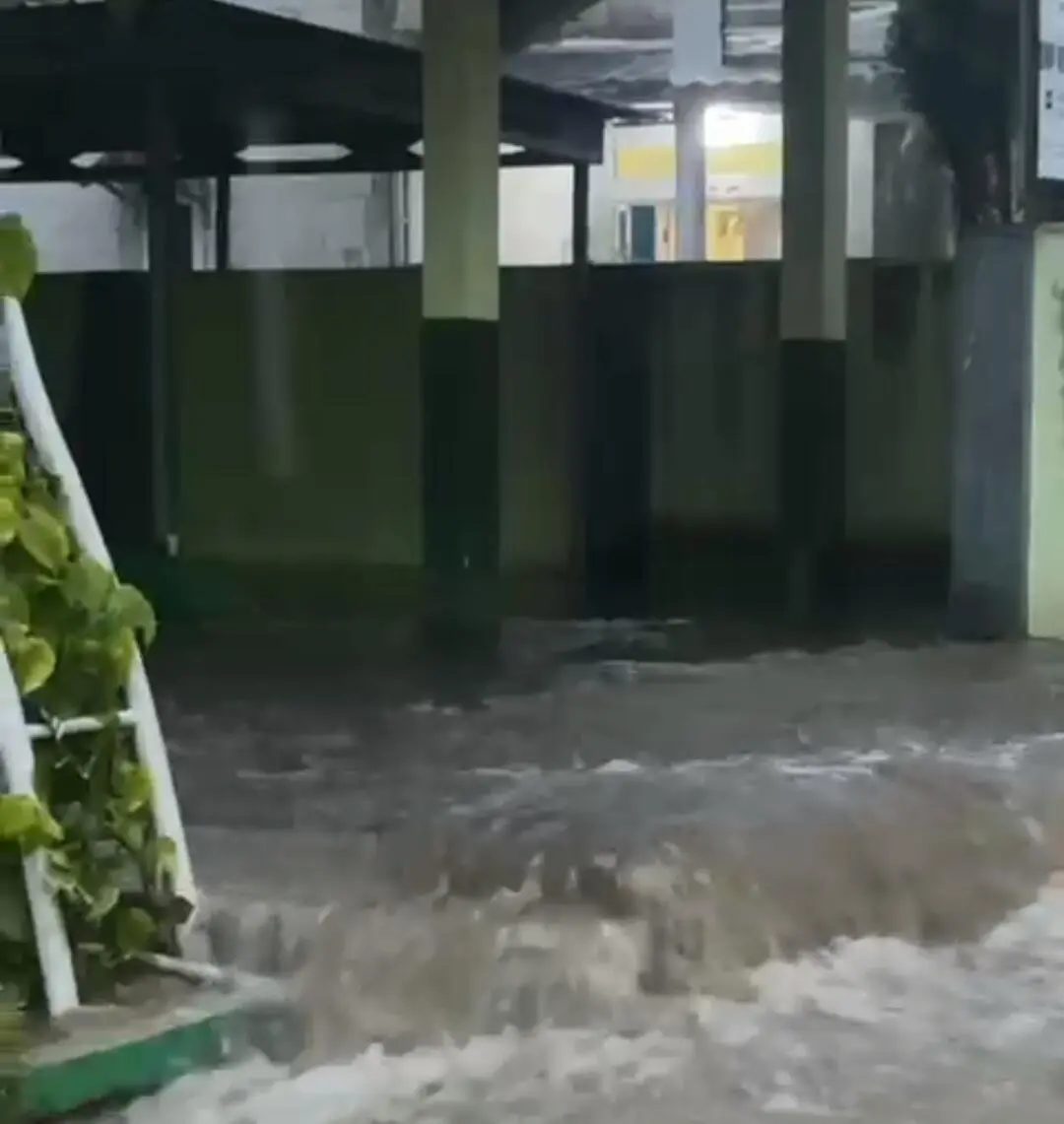 Irigasi Meluap, Ruang Kelas SMPN 02 Ciomas Terendam Air Hujan