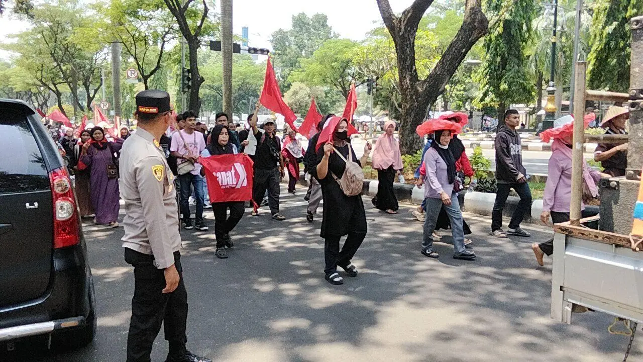 Hari Tani Nasional, Polsek Nanggung Kawal Aksi Petani Tiga Desa