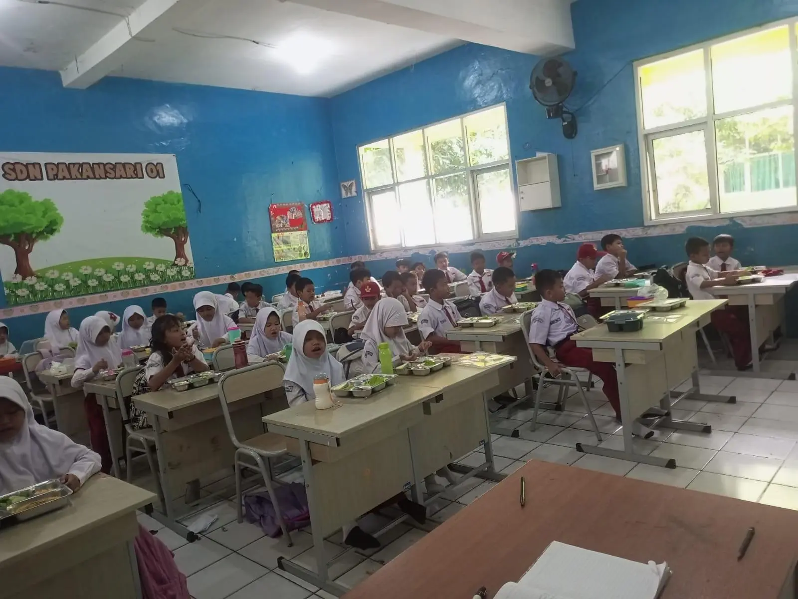 Program MBG Mulai Bergulir di Kabupaten Bogor, Siswa SD Antusias Terima Makanan Bergizi