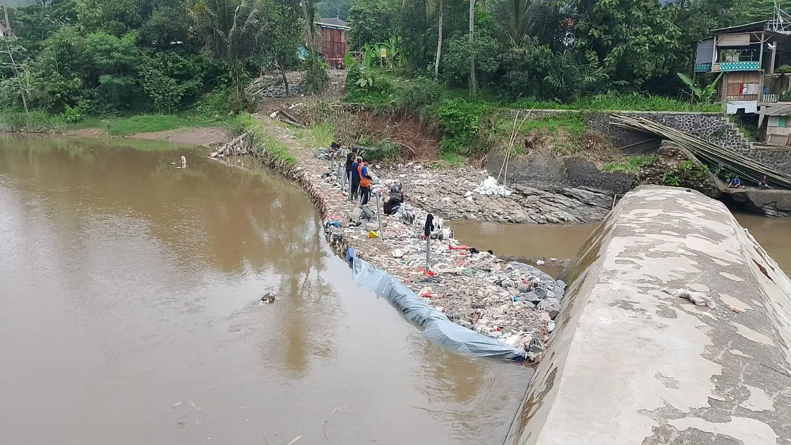 Proyek Rehabilitasi Irigasi D.I. Bongas Rp767 Juta Capai 15 Persen, Petani Nanggung Optimistis