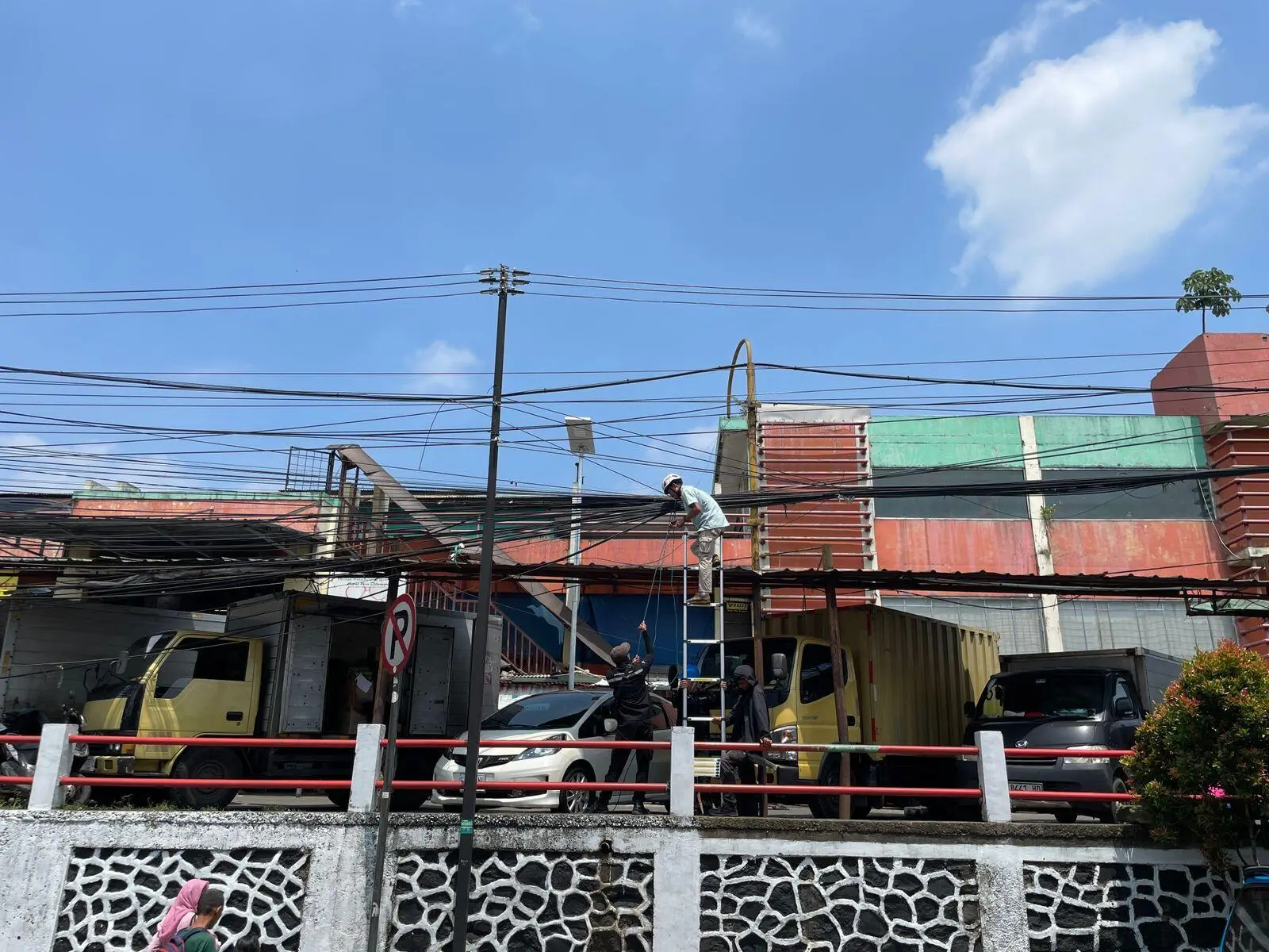 Pemkab Bogor Tertibkan Kabel Udara di Ciawi, Warga Nilai Kota Lebih Rapi dan Nyaman