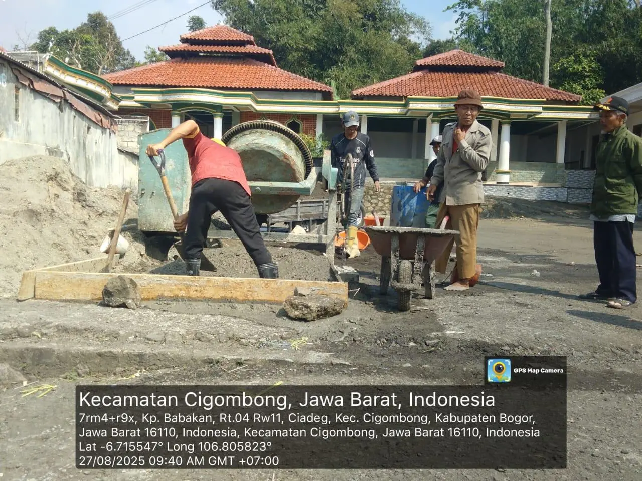 Pembangunan Jalan Desa Ciadeg Dibiayai Dana Desa Rp78,5 Juta