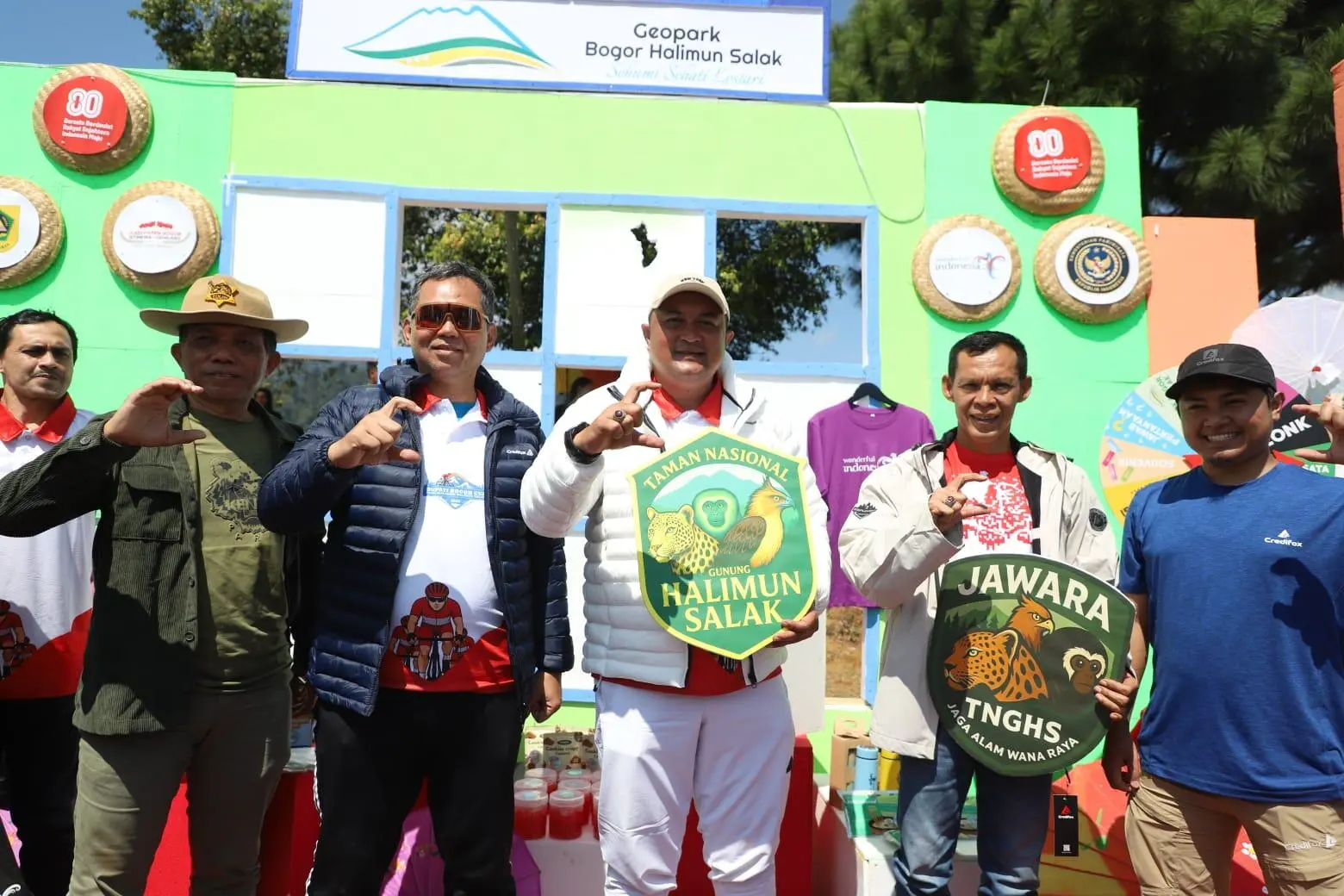 Bupati Bogor Lepasliarkan Burung Elang di Malasari, Jaga Ekosistem Gunung Halimun Salak