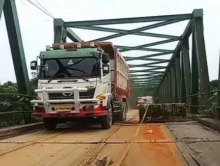 Jembatan Leuwiranji Rusak Parah, Warga dan AGJT Desak Larangan Truk Tambang