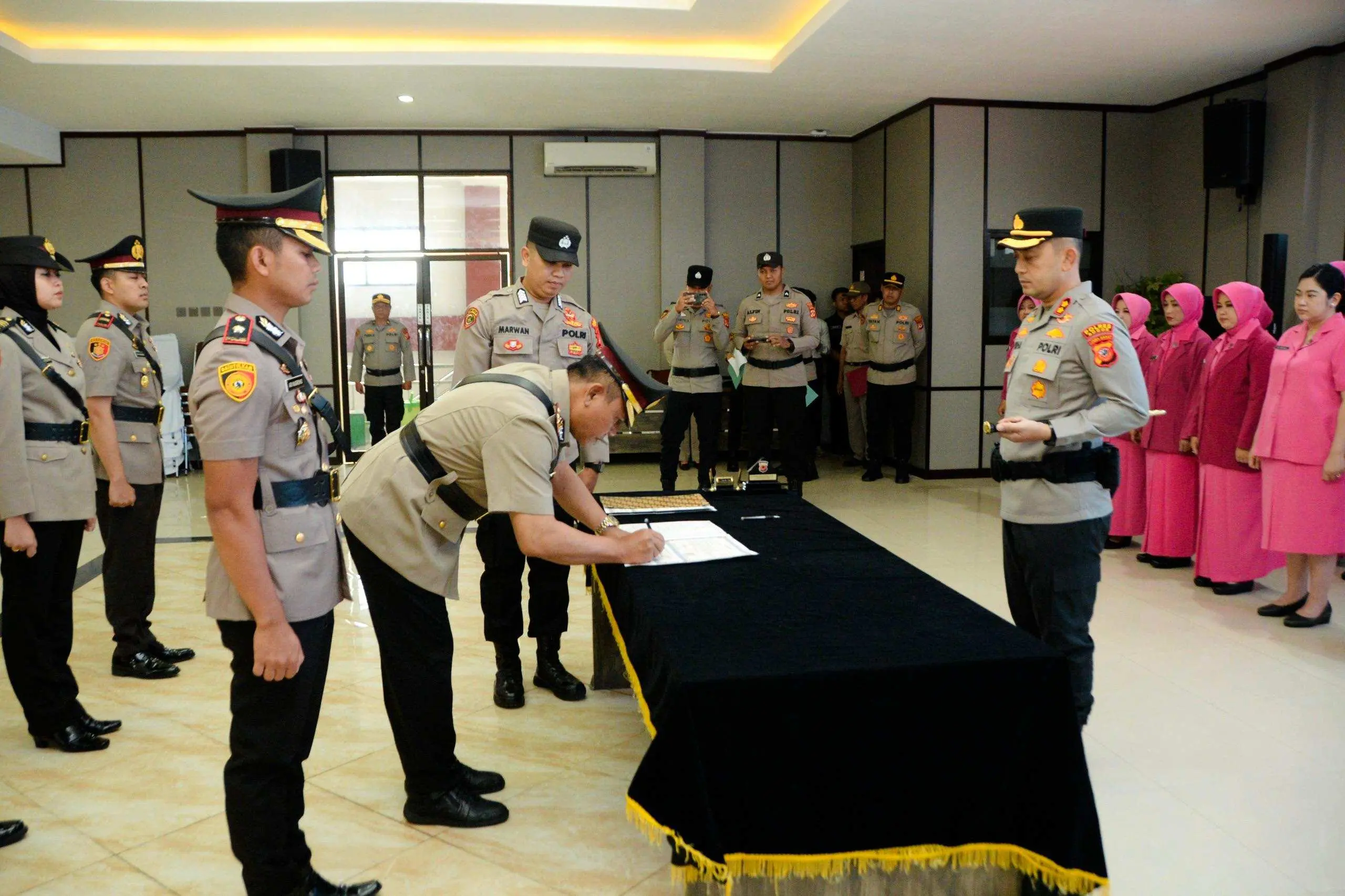 Polres Bogor Gelar Sertijab Kapolsek dan Jumat Curhat, Perkuat Kinerja dan Kedekatan dengan Warga