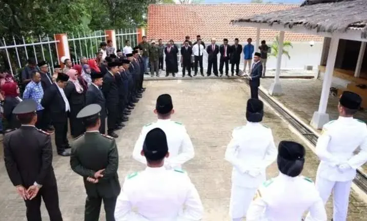 Jaro Ade Kembalikan Duplikat Bendera Pusaka ke Eks-Pendopo Bupati Bogor