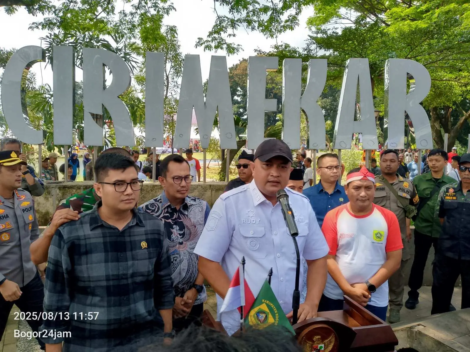 Bupati Bogor Rudy Susmanto Dorong UMKM Tumbuh Lewat Gerakan Pangan Murah di Cibinong