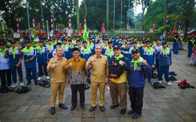 Wali Kota Bogor Lepas 100 Siswa SMA IT Insantama Long March 60 Km ke Cianjur