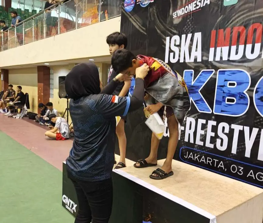 Azil Al Fariz dari SMPN 1 Tajurhalang Sabet Emas di Kejuaraan King Boxing