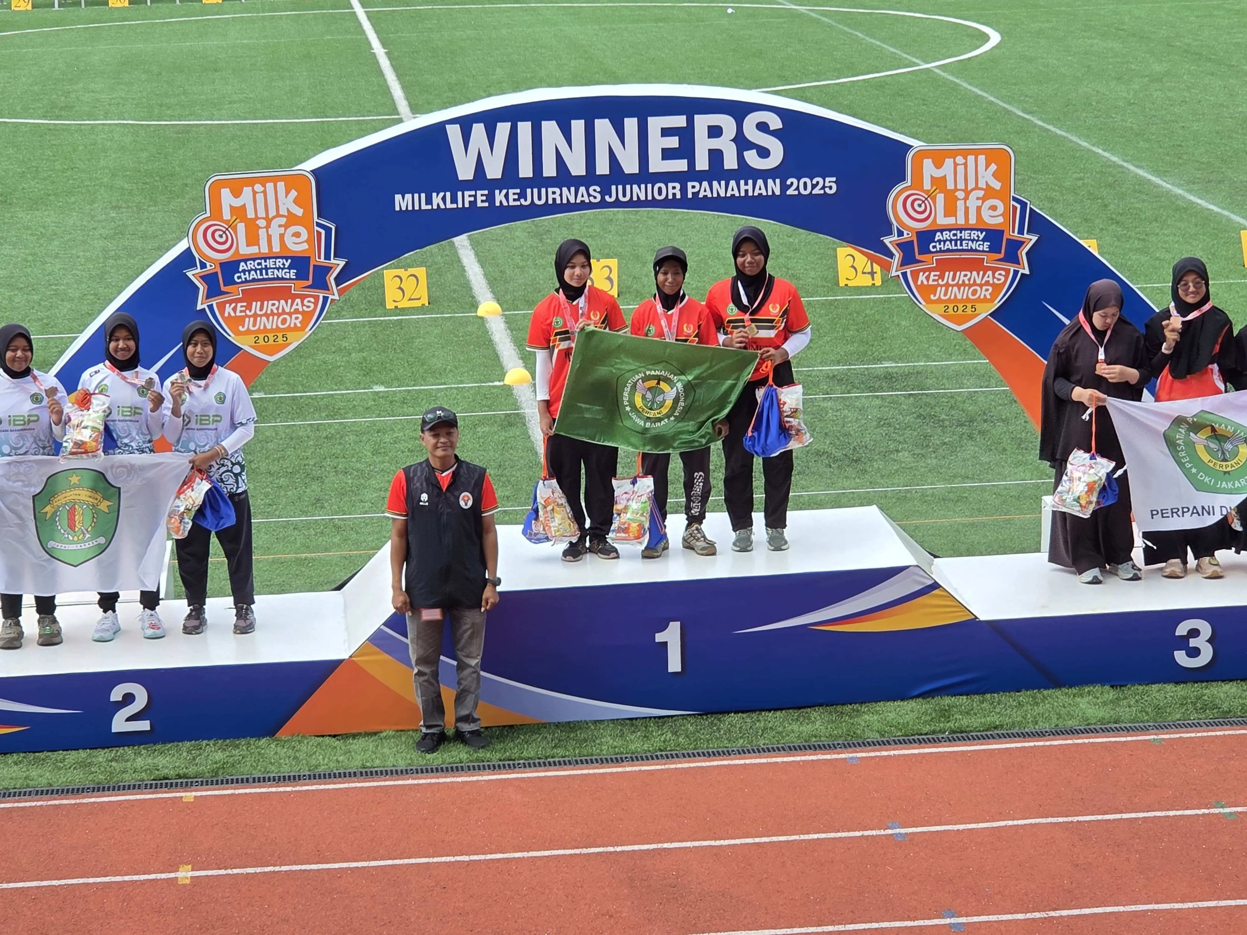 Prestasi Membanggakan! Pelajar SMPN 3 Cibinong Raih 3 Emas di Kejuaraan Nasional Panahan