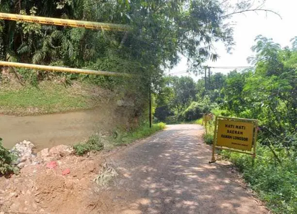 Longsor Ancam Pemukiman Warga di Curug Jasinga, TPT dan Jalan Ambruk