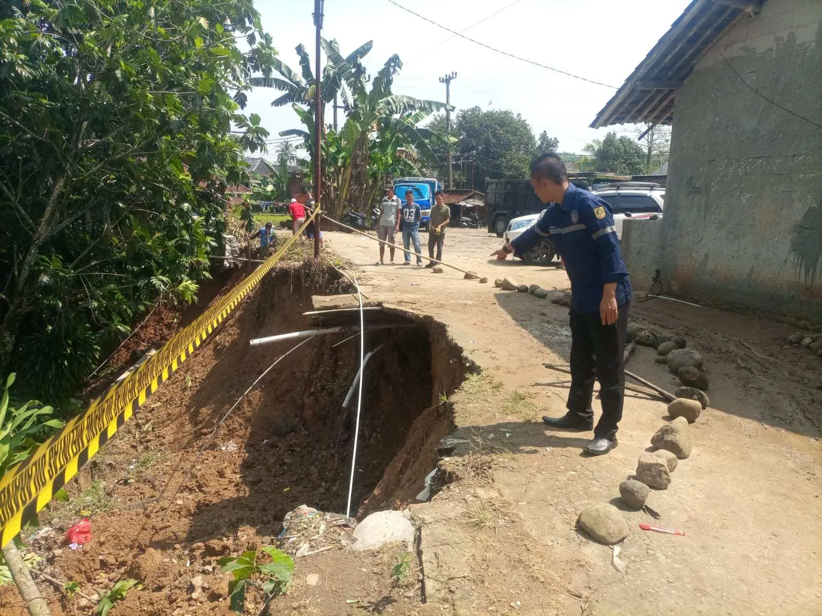 Longsor Terjang Kampung Ngasuh Jasinga, Tebing 15 Meter Ambrol