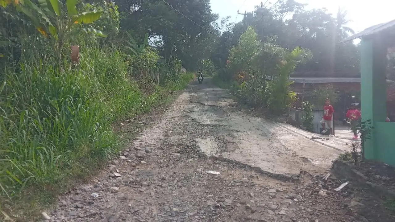 Jalan Penghubung Rumpin–Leuwisadeng Rusak Parah, Perbaikan Baru Diusulkan untuk 2026