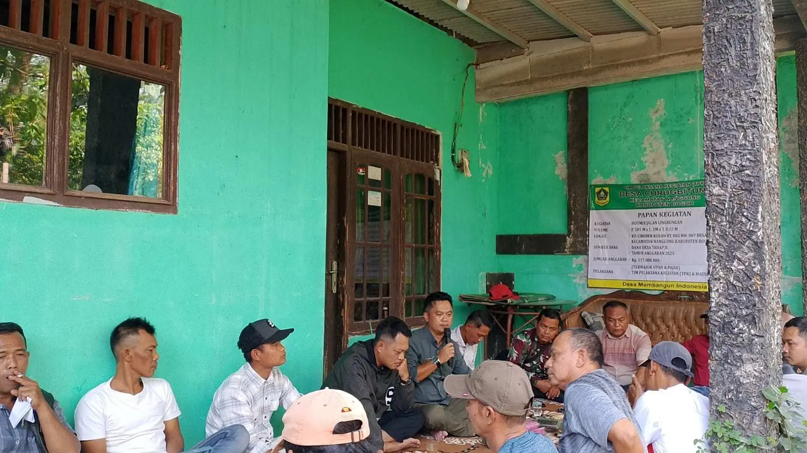 Kades Curugbitung Gandeng Warga Bangun Jalan Lingkungan Secara Transparan