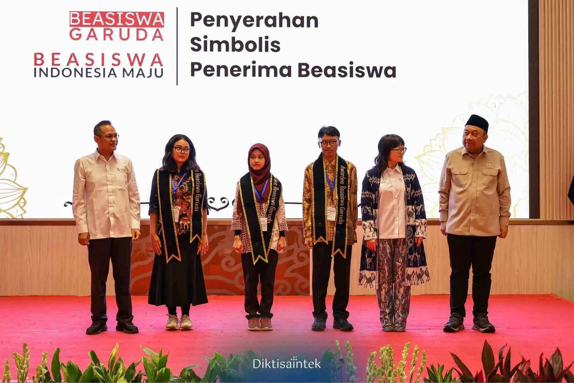 Putri Sopir Ini Tembus Kampus Top Dunia lewat Beasiswa Garuda