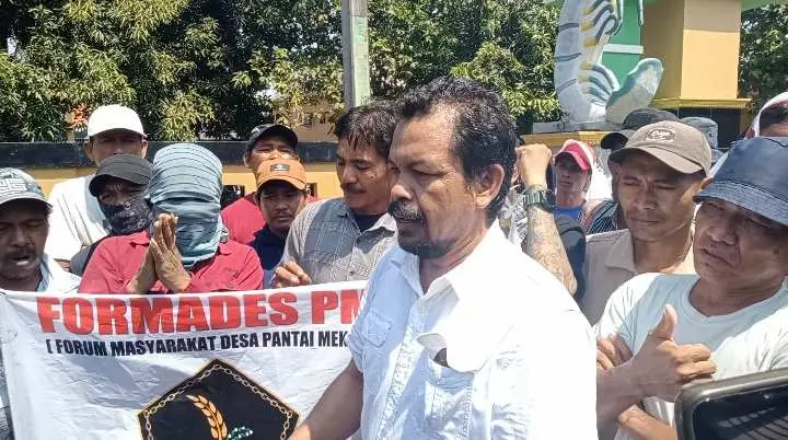 Desa Bergejolak! Warga Pantai Mekar Tuntut Transparansi, Kades Terpojok