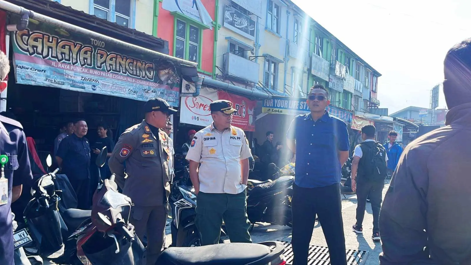 Dinilai Langgar Tata Ruang, 130 Bangunan PKL di Pasar Cisarua Dibongkar Satpol PP