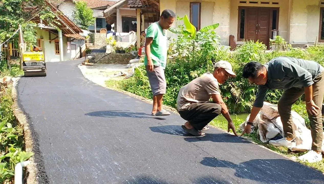 Pakai Dana Desa Tahap II, Curugbitung Bangun Jalan Lingkungan 830 Meter