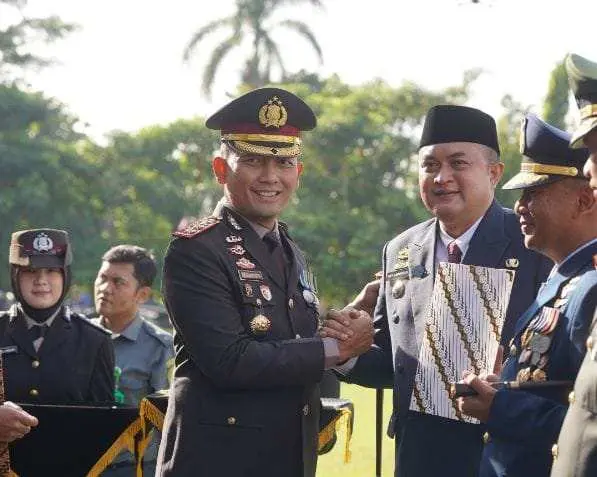 Bupati Bogor Rudy Susmanto Terima Penghargaan Tokoh Pengayom Sinergitas dari Kapolres pada HUT Bhayangkara ke-79