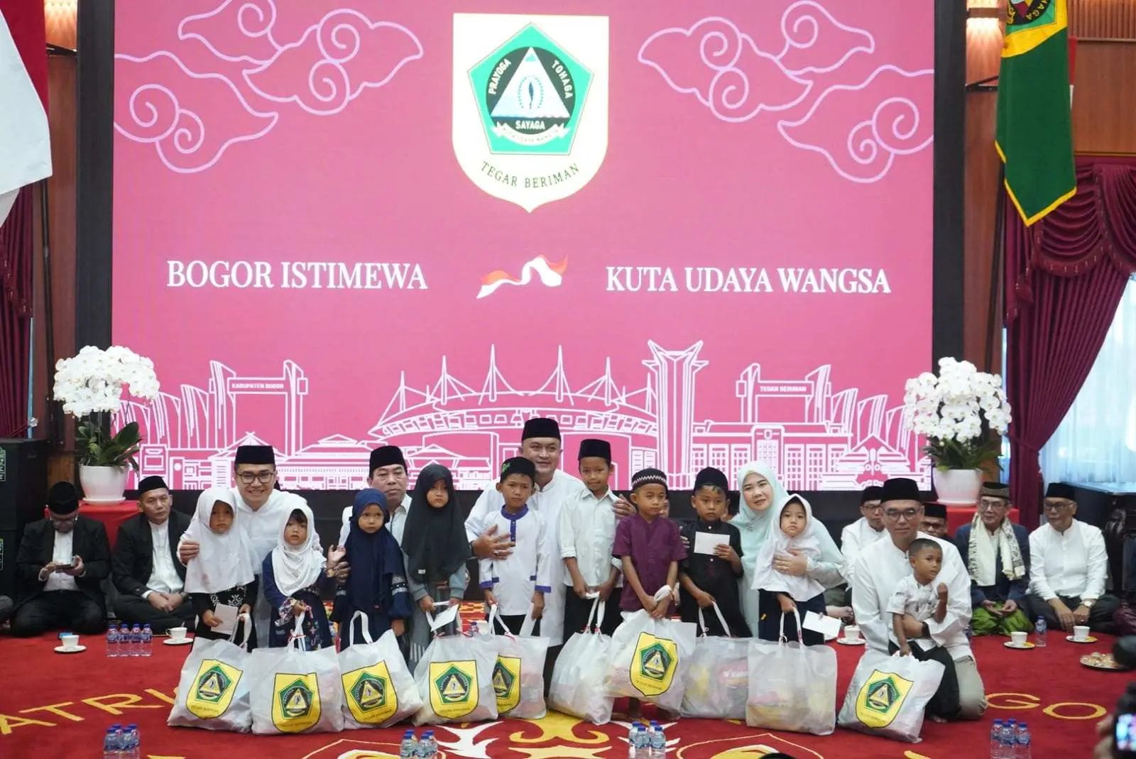 Bupati Bogor Beri Santunan Anak Yatim di Momen 1 Muharram 1447 H