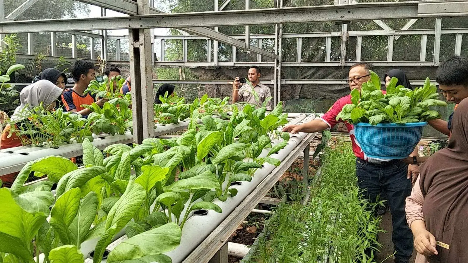 Menjaga Bumi dari Sekolah: SMPN 2 Sukaraja Menuju ECO ASIA