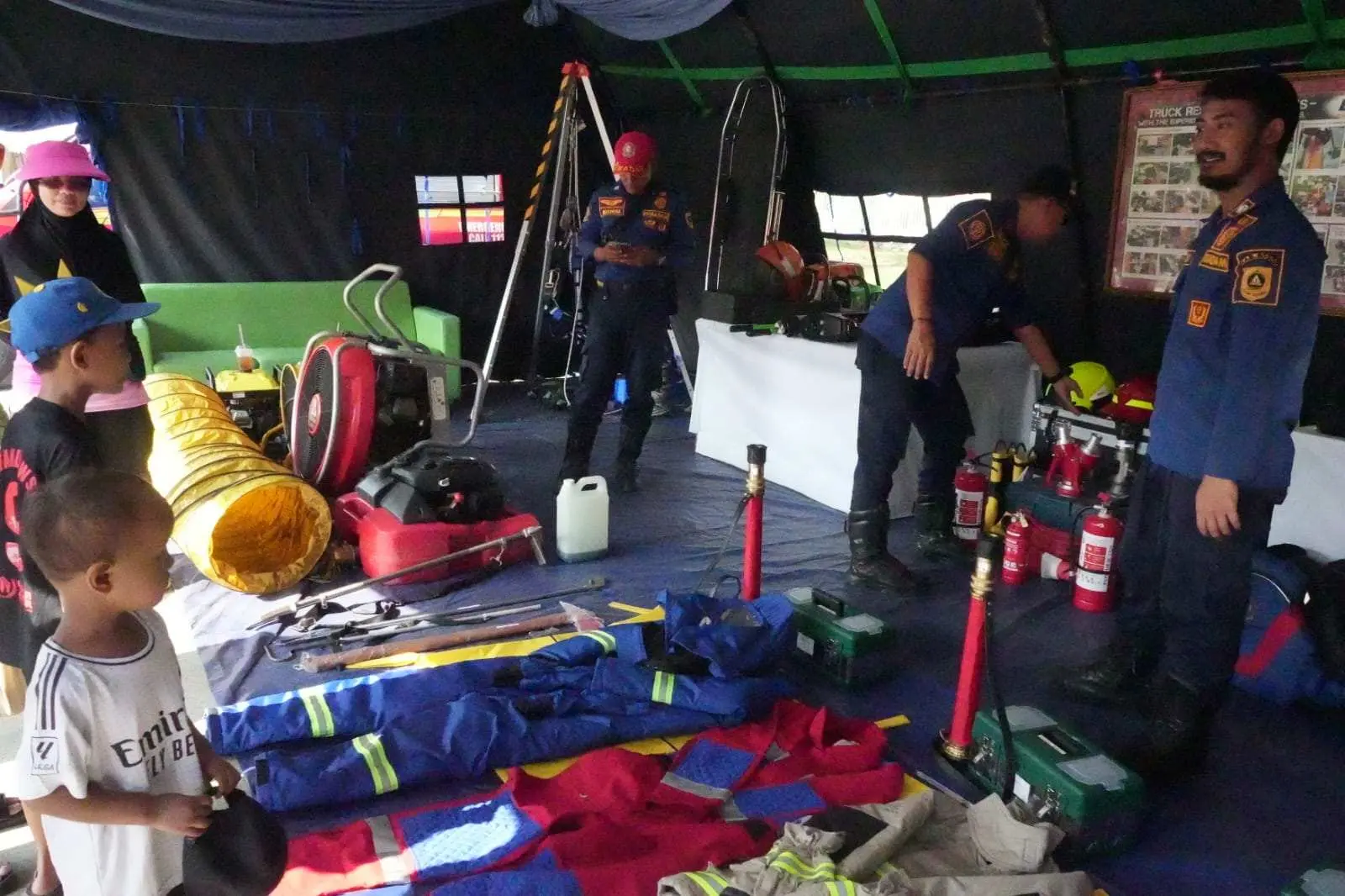 Damkar Kabupaten Bogor Tampil Edukatif di Kabogorfest 2025, Simulasi Kebakaran Hingga Koleksi Hewan Liar Curi Perhatian