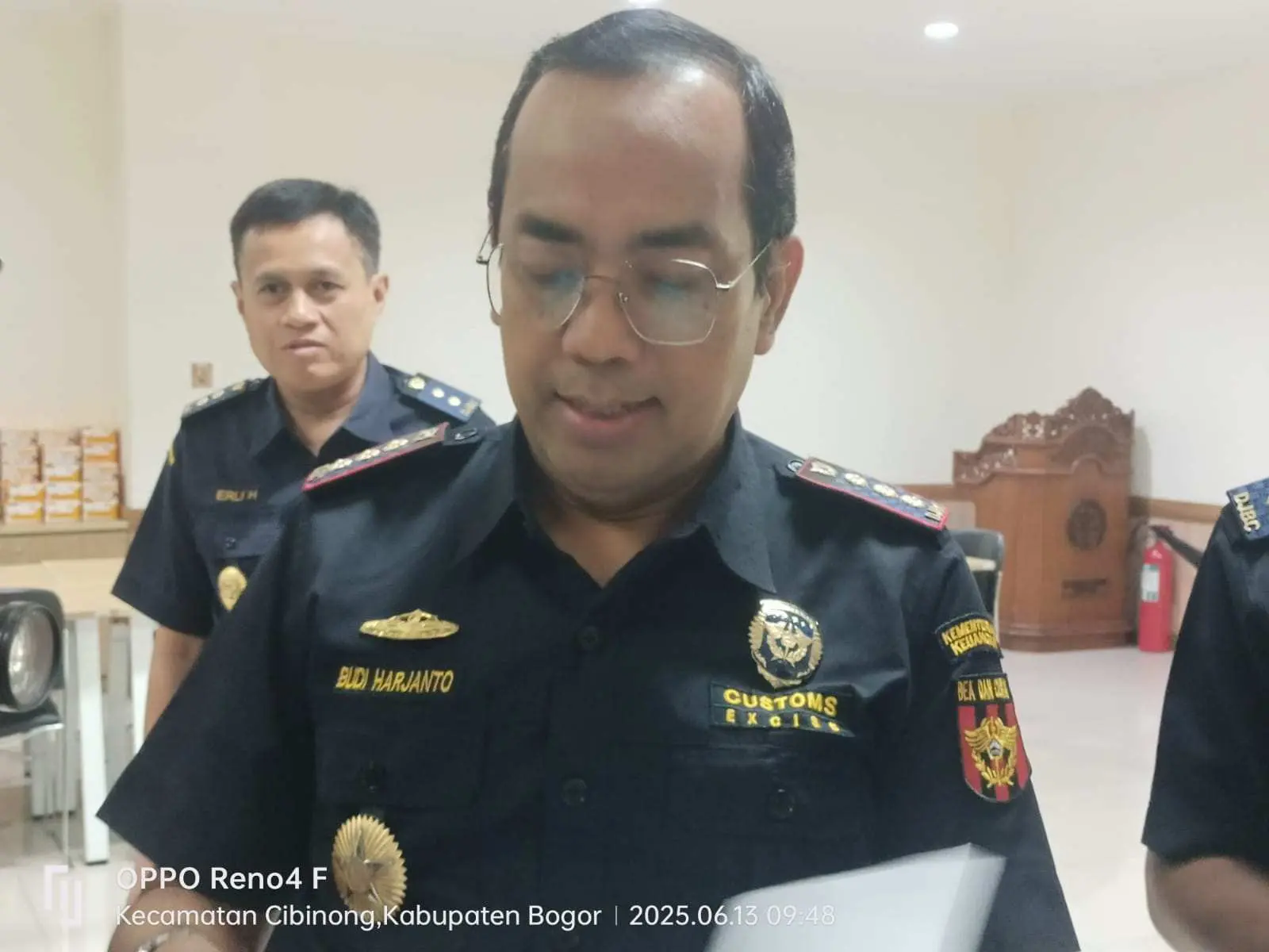 Bea Cukai Bogor Gempur Rokok Ilegal: Tersangka dan 2,5 Juta Batang Diserahkan ke Kejaksaan!