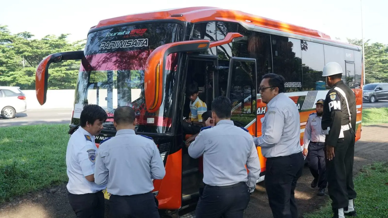 Rampcheck Idul Adha di Tol Jagorawi: 13 Bus Langgar Aturan, Ada yang Gunakan KIR dan KPS Palsu